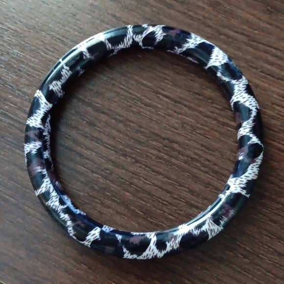 Cheetah Print Bangle Bracelet - Picture 5 of 5